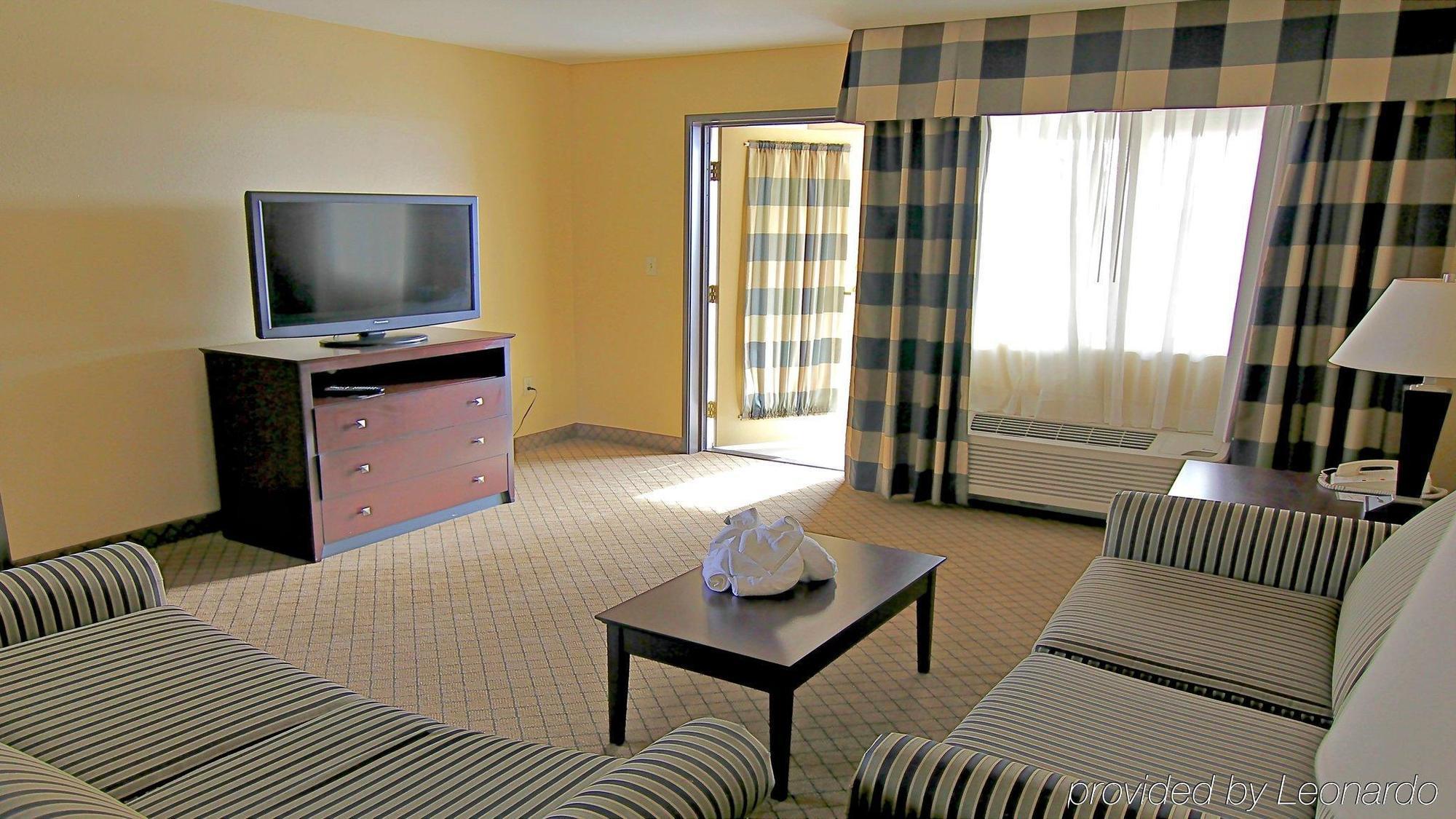 Express By Ihg Hotel 2*